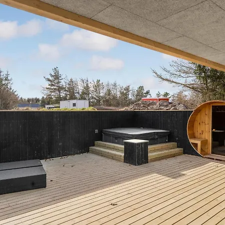 In With Sauna